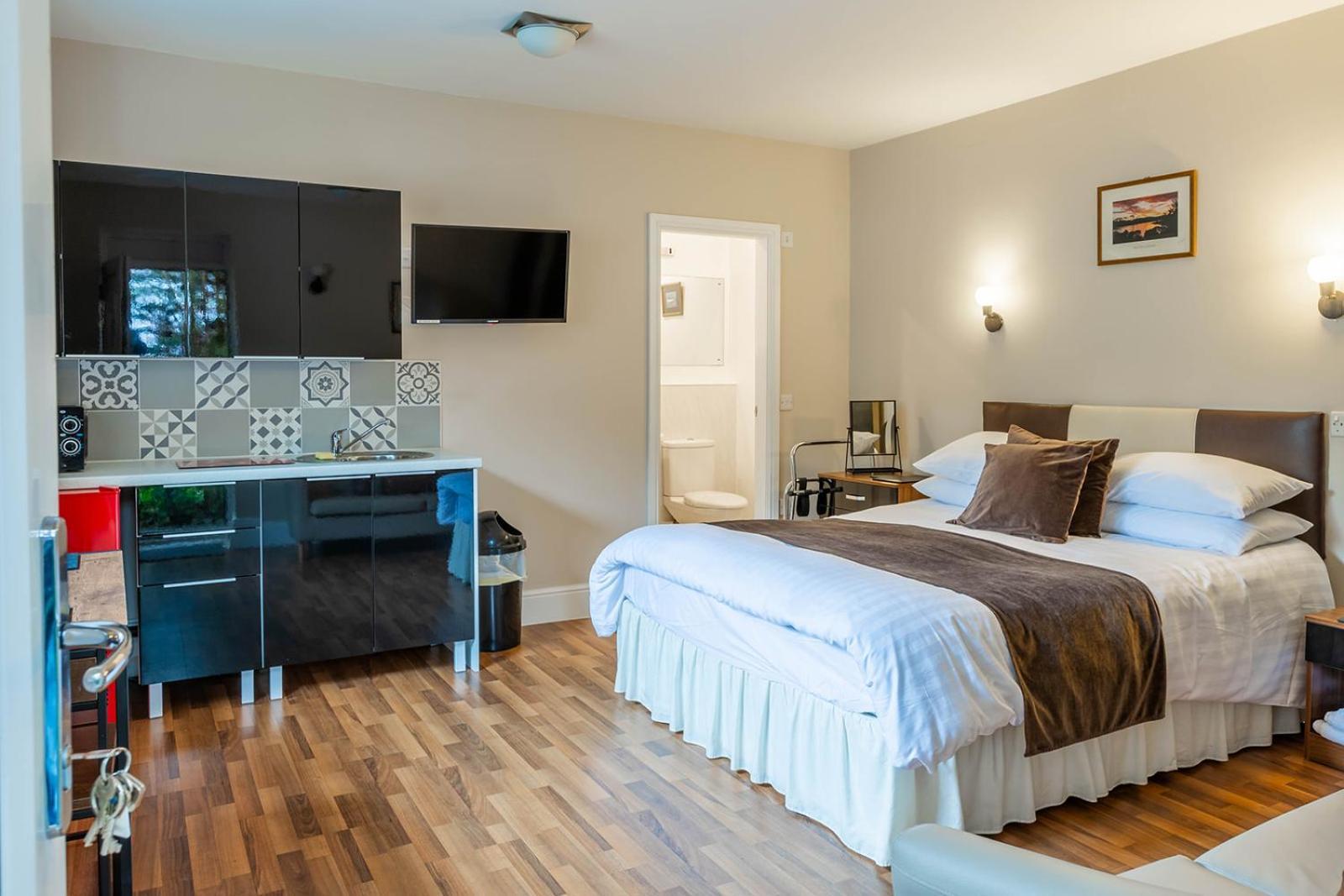 Windermere Studio Rooms - With Free Car Parking Onsite Exterior photo
