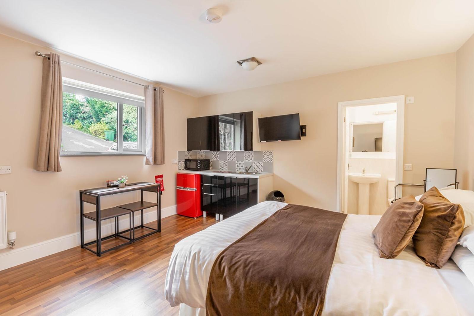 Windermere Studio Rooms - With Free Car Parking Onsite Exterior photo