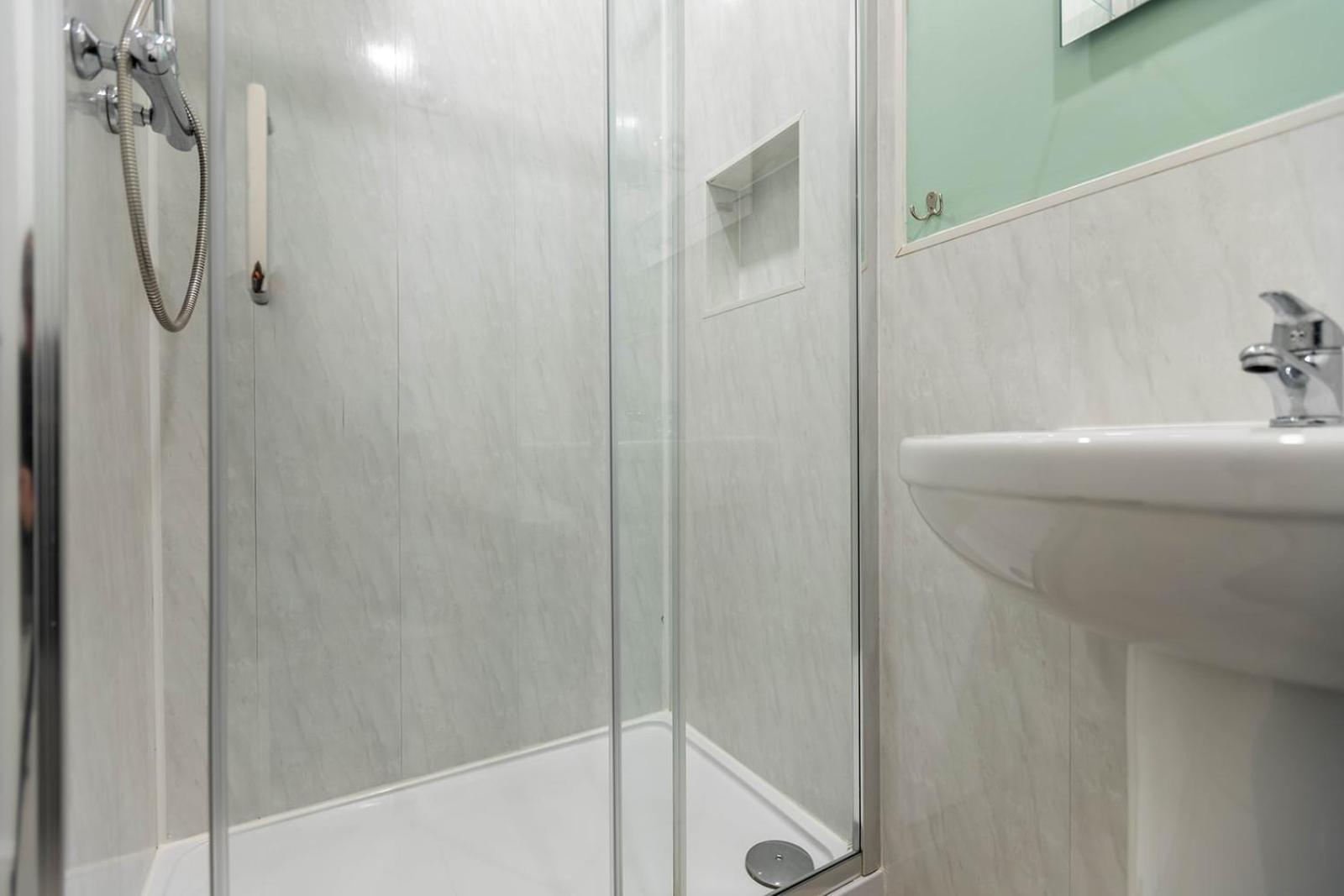 Windermere Studio Rooms - With Free Car Parking Onsite Exterior photo