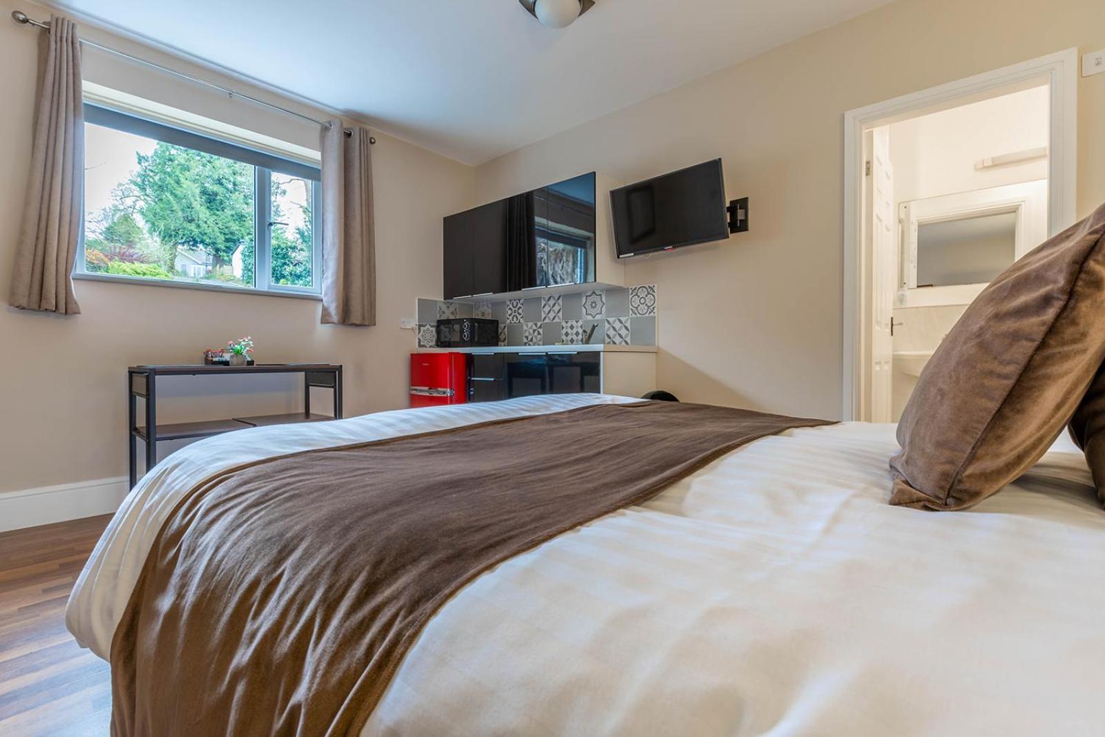 Windermere Studio Rooms - With Free Car Parking Onsite Exterior photo