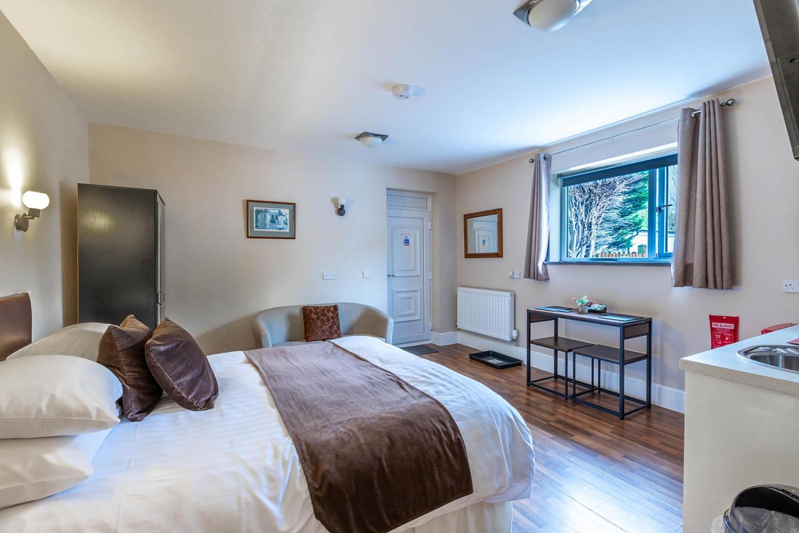 Windermere Studio Rooms - With Free Car Parking Onsite Exterior photo