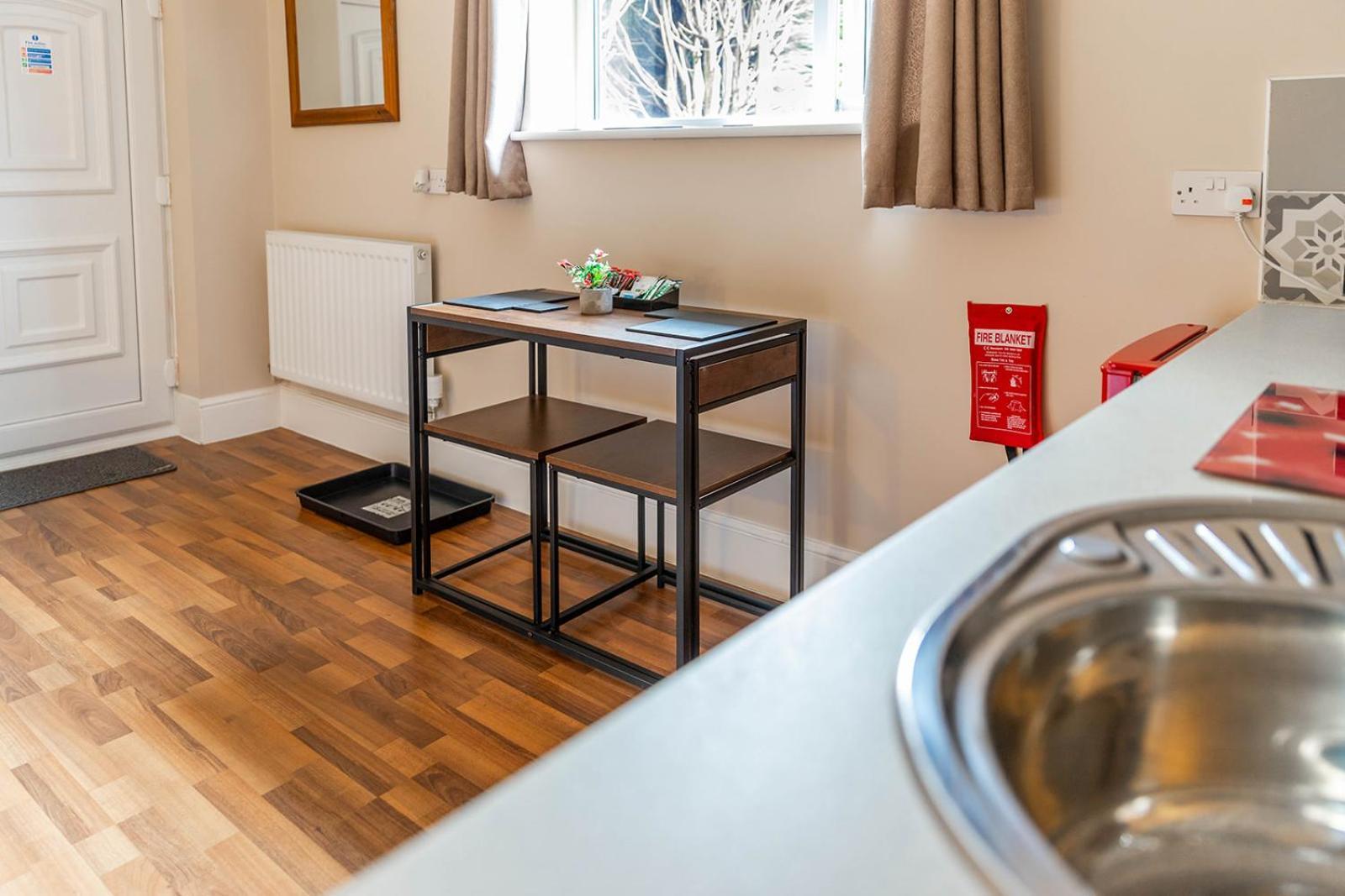 Windermere Studio Rooms - With Free Car Parking Onsite Exterior photo