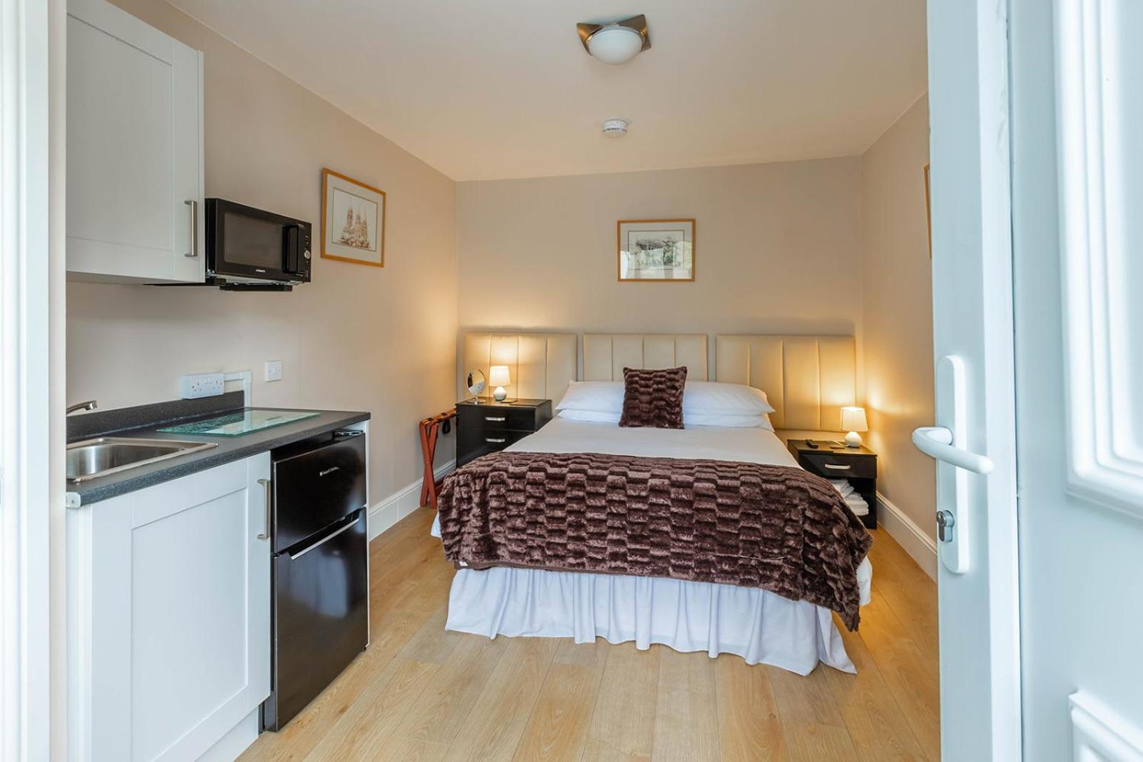 Windermere Studio Rooms - With Free Car Parking Onsite Exterior photo